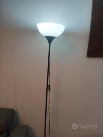 Lampada da terra a stelo (Piantana) nera