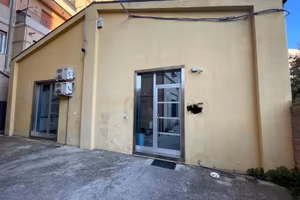 UFFICIO LOCATO CON INGRESSO AUTONOMO
