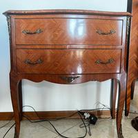 Comò intarsiato con ripiano in marmo