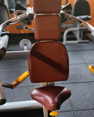 delt machine technogym 