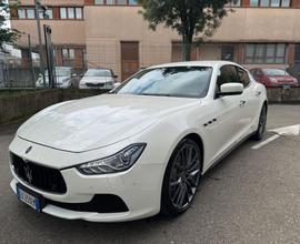 MASERATI Ghibli V6 3.0 Q4 bt 410CV