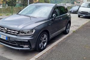 Volkswagen Tiguan 1.6 sport  R LINE