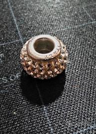 Charm a sfera con pavé di cristalli