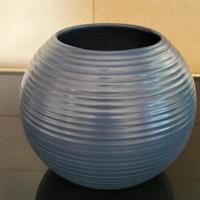 Vaso particolare di colore blu
