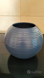 Vaso particolare di colore blu