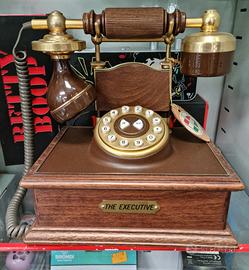 Telefono stile antico in legno