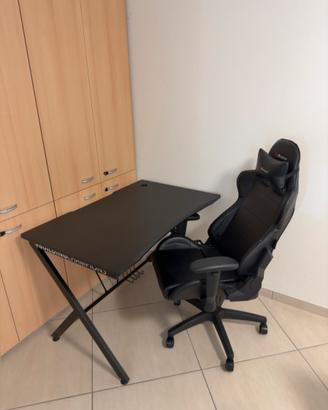 Sedia da Gaming Arozzi e scrivania da Gaming Trust