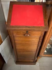 Antico schedario con piano con leggio