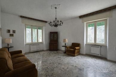 Soluzione con ingresso indipendente e garage