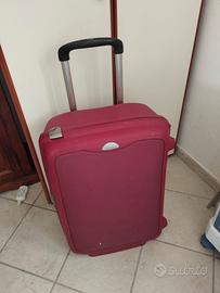 Due valigie rigide Samsonite rosse 