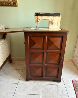 Macchina da cucire Singer con mobile originale