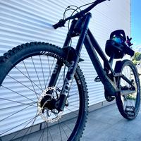 Bici downhill canyon sender taglia L full carbon