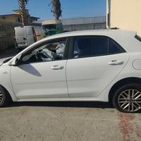 SI VENDE PER RICAMBI KIA RIO IV G4LF