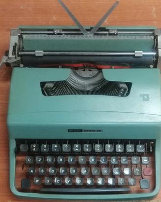 Macchina per scrivere vintage Olivetti Lettera 32