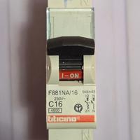 Interruttore magnetotermico C16