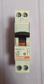 Interruttore magnetotermico C16