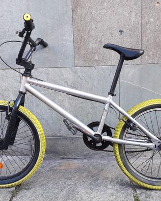 Bicicletta BMX argento