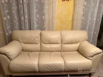 divani in pelle colore neuto