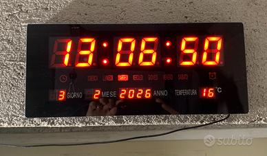 Orologio digitale grande da parete