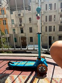Monopattino mini micro azzurro a Milano est