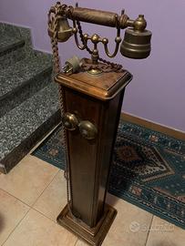 Telefono a colonna