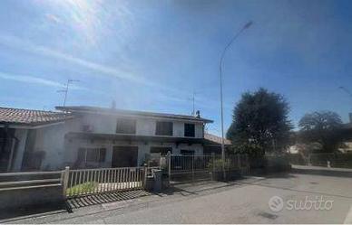 Immobile in asta di 186 m² con box auto doppio a C