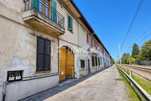 VAREDO CENTRO - SOLUZIONE SU DUE LIVELLI CON BOX