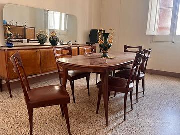 Tavolo da pranzo vintage con sedie coordinate