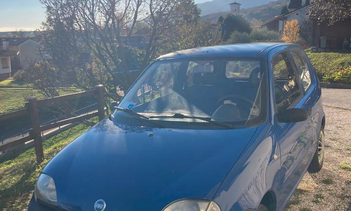 Fiat 600 blu