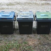 Bidoni spazzatura raccolta differenziata