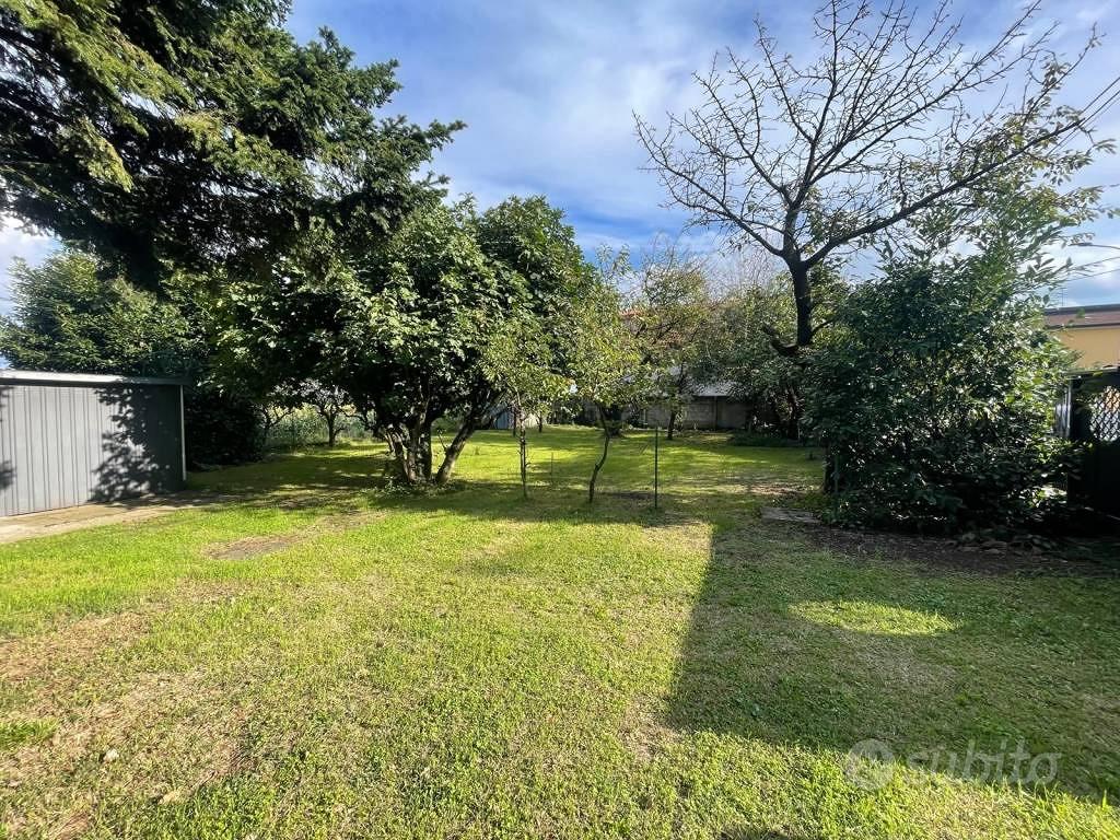 Terreno di 665 m² a Villa Cortese - Vista 2