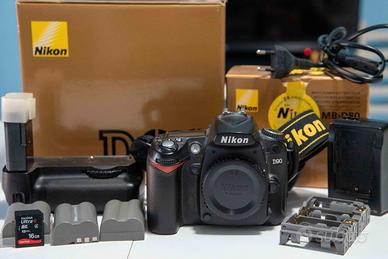 NIKON D90(solo corpo)+MB-D80+Accessori