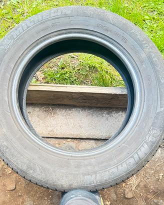 Gomme estive 195/65/15 ///215/65/17