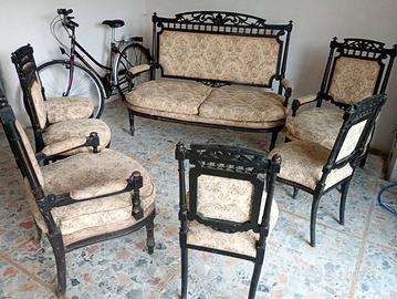 salottino antico in stile