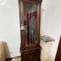 Fuciliera in legno massello con vetrina