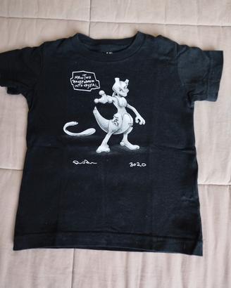 T-shirt Uniqlo 
Daniel Arsham Pokémon 
Mew Two