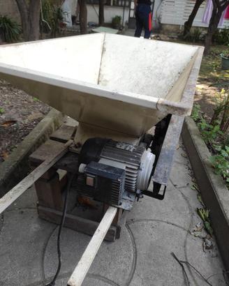 Macchina macina uva elettrico