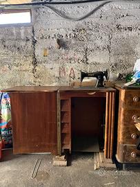 Macchina da cucire d’epoca PFAFF 31 con mobile