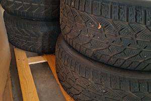 Gomme invernali 245 45 18