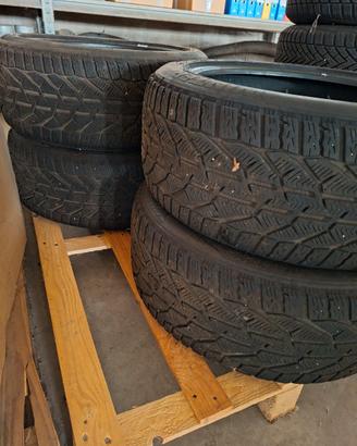 Gomme invernali 245 45 18