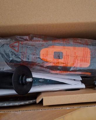 Smerigliatrice Black & Decker a batteria