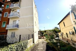 LUMINOSO BILOCALE CON AFFACIO LIBERO SUL PARCO