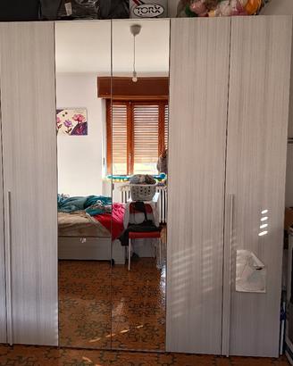 Camera matrimoniale con letto contenitore 