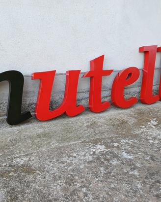 Insegna Nutella