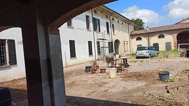 intero compendio immobiliare