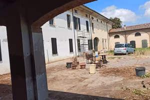 intero compendio immobiliare