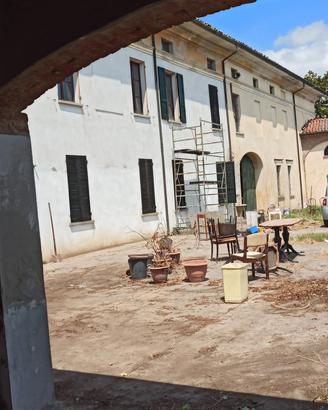 intero compendio immobiliare