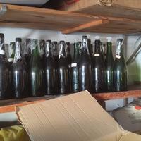 Bottiglie in vetro scuro per vino