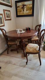 Tavolo rotondo con 4 sedie