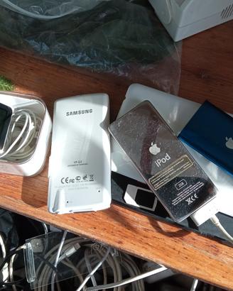 lettore tre iPod e un Samsung 